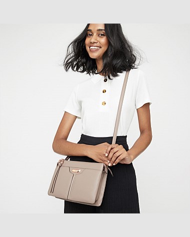 LEATHER EVERLY CROSS BODY BAG