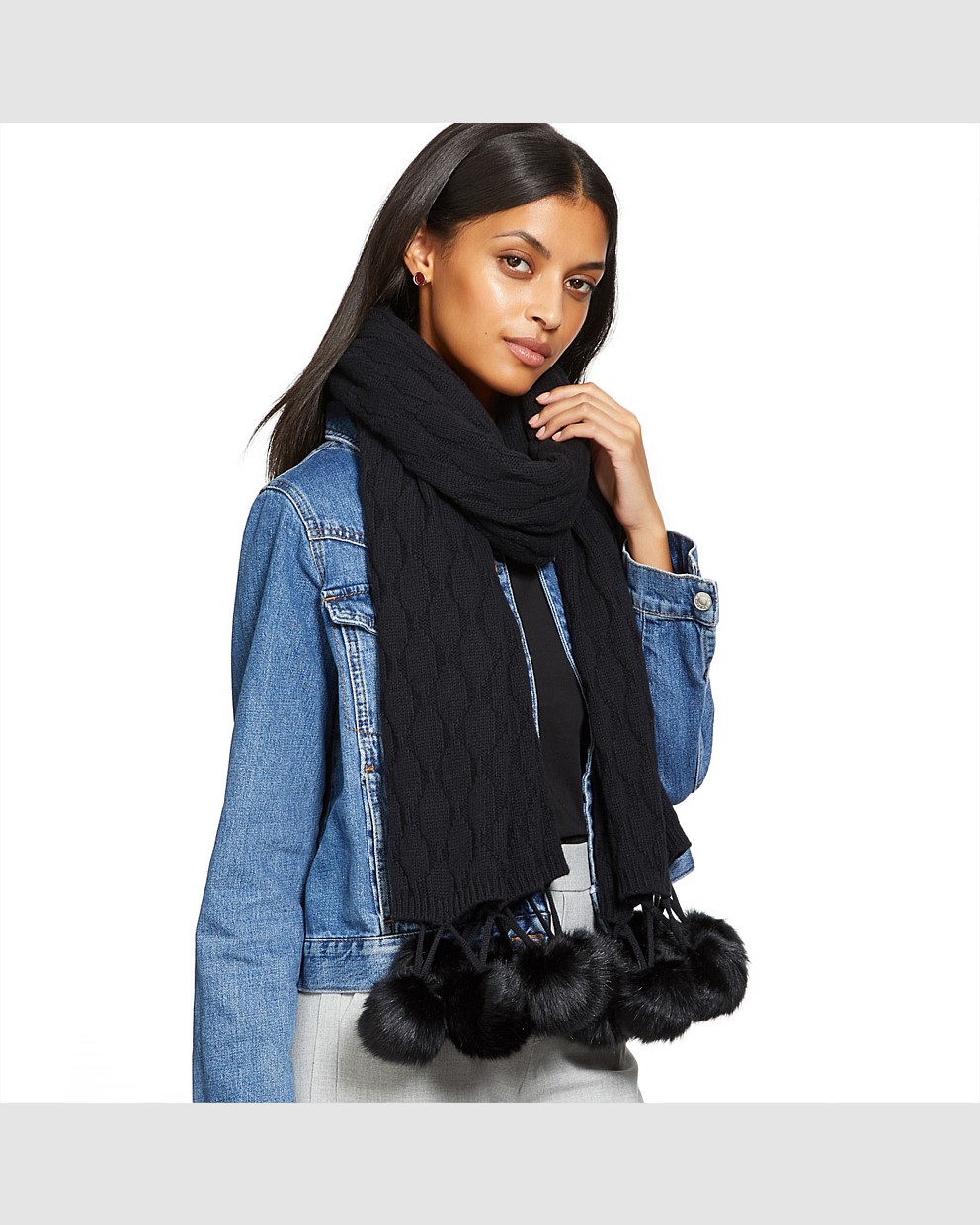 BELONG POMPOM SCARF