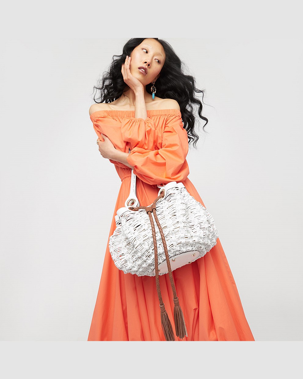 LEATHER SELVA BUCKET BAG