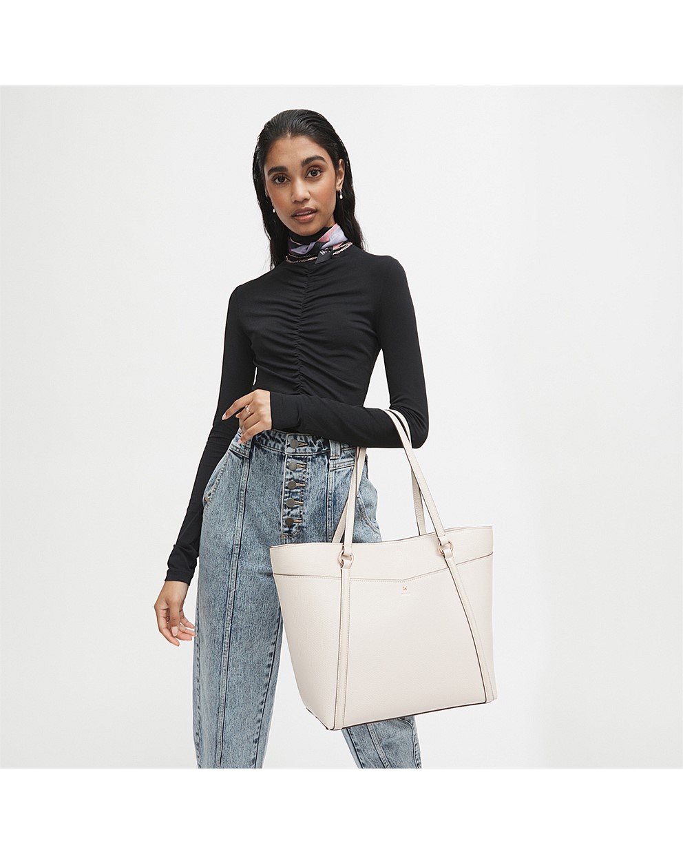 D-Vine Carry All Tote Bag