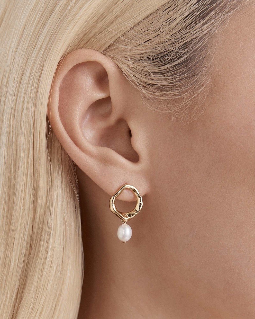 Kaia Pearl Stud Earrings