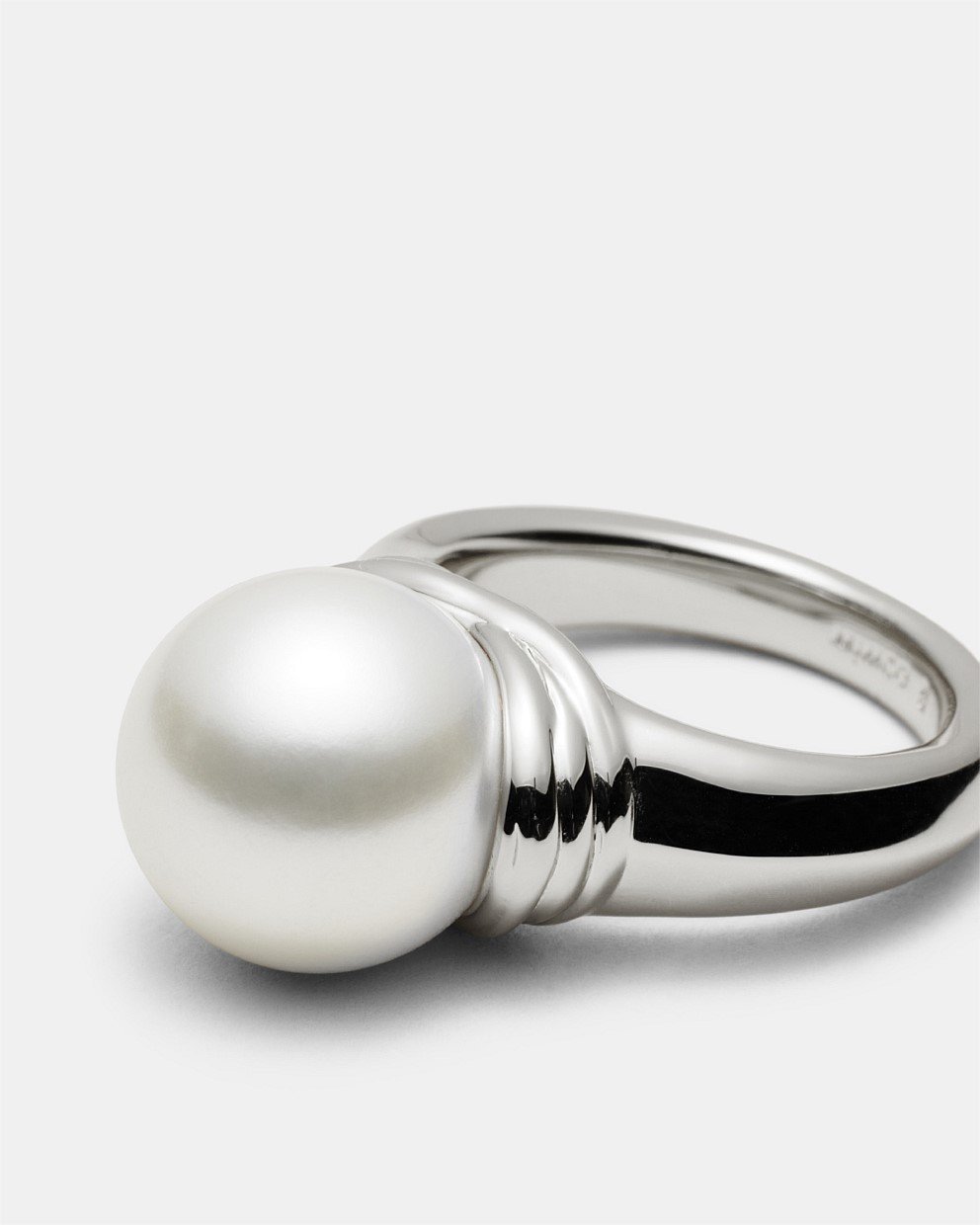 En Pointe Pearl Ring