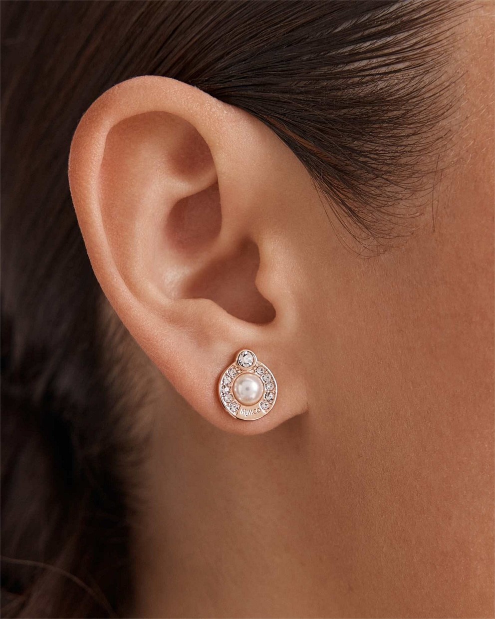 Encanto Pearl Stud Earrings